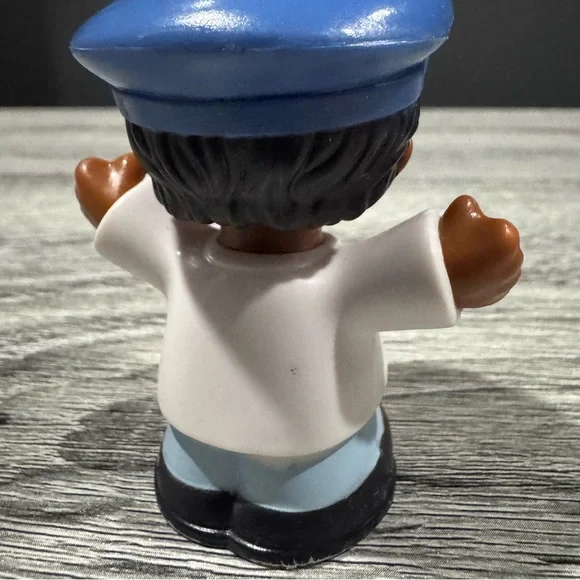 Fisher-Price | Little People Travel Together Airplane: Pilot Michael - Figure - Picture 4 of 10